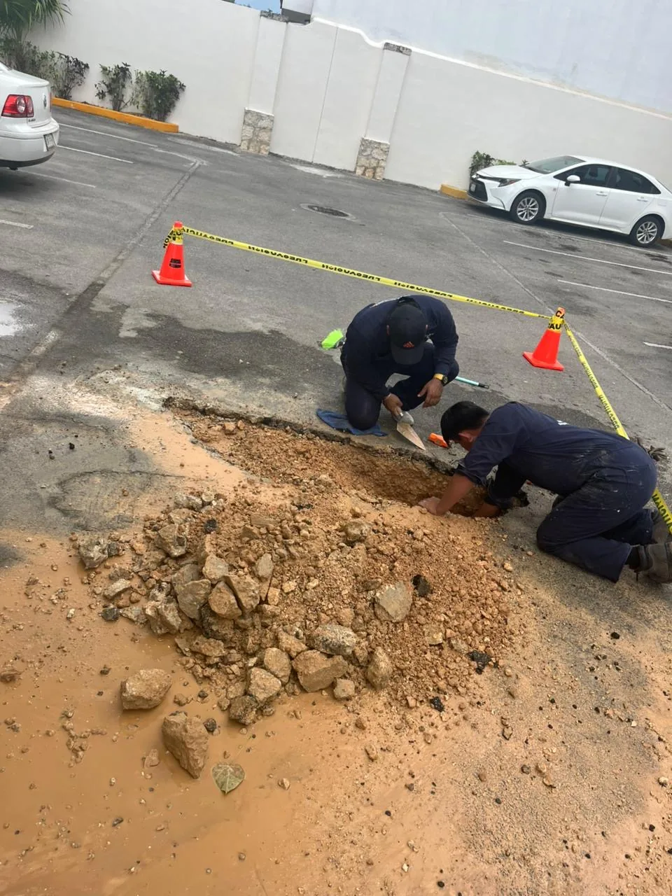 Excavación para acceder a la tubería