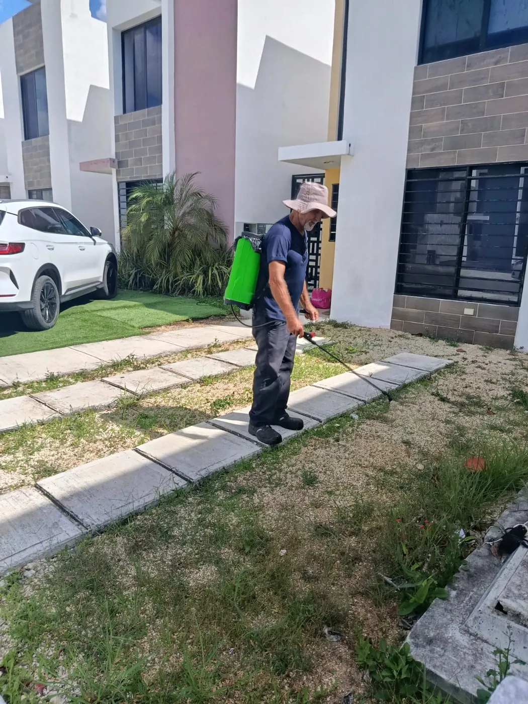 Personal operativo recorriendo el desarrollo